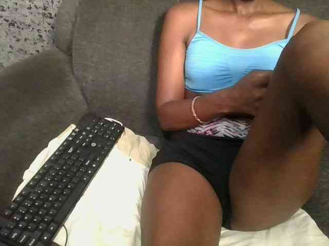 Brunnette-blonde webcam