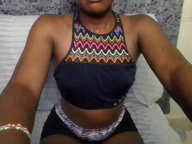 Brunnette-blonde webcam