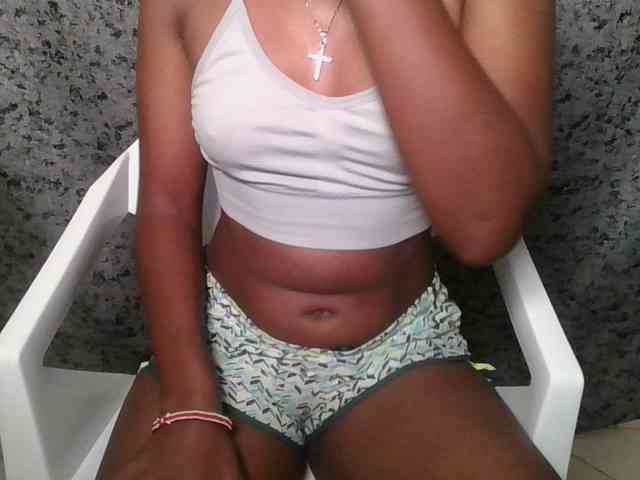 Brunnette-blonde webcam