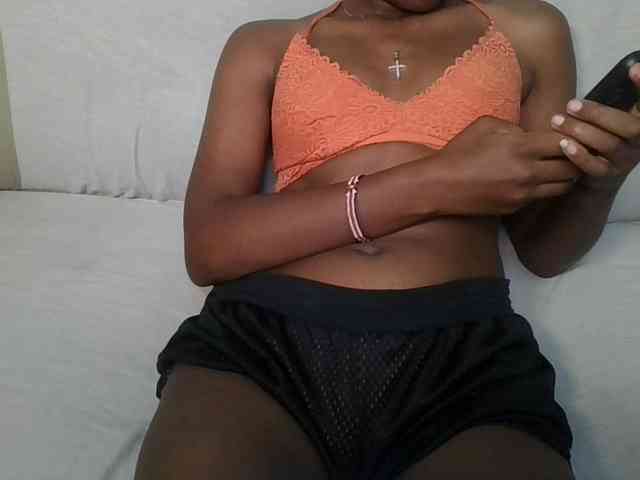 Brunnette-blonde webcam