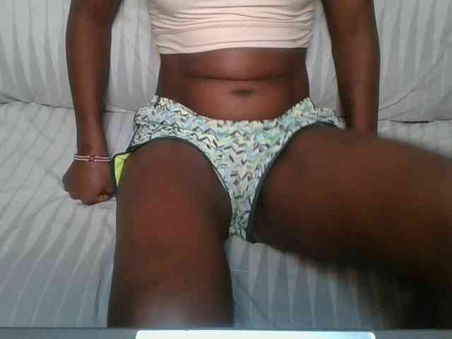 Brunnette-blonde webcam