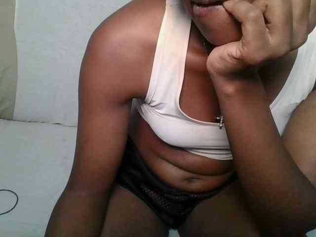 Brunnette-blonde webcam