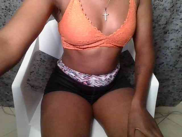 Brunnette-blonde webcam