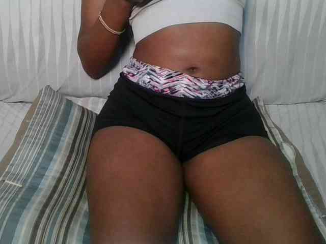 Brunnette-blonde webcam