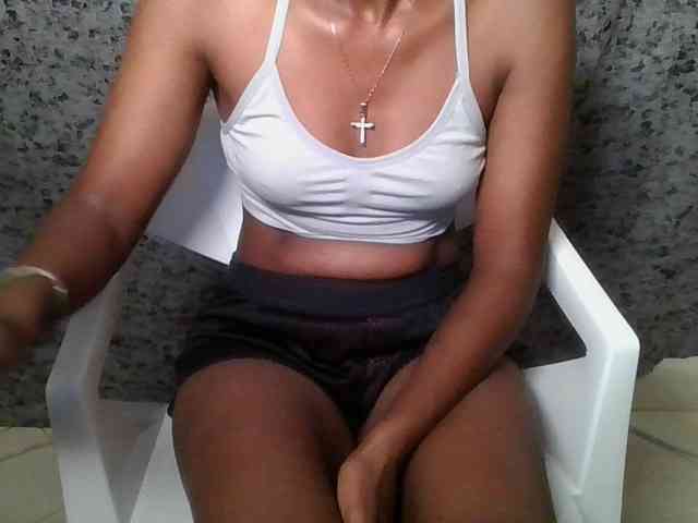 Brunnette-blonde webcam