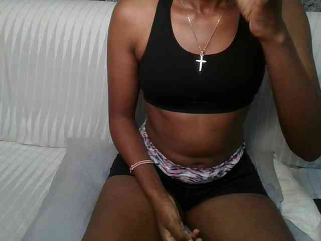 Brunnette-blonde webcam