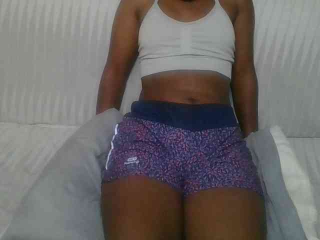 Brunnette-blonde webcam