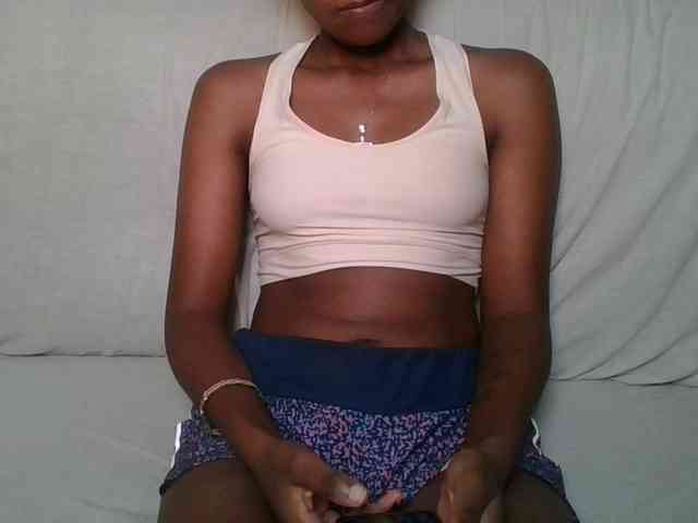 Brunnette-blonde webcam