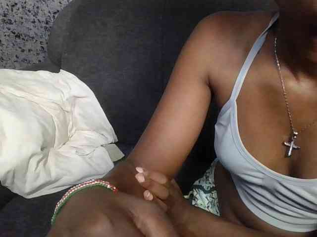 Brunnette-blonde webcam