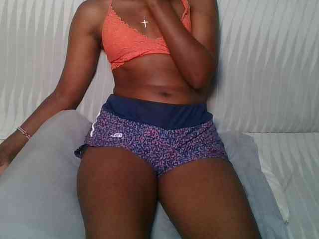 Brunnette-blonde webcam