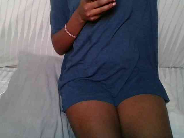 Brunnette-blonde webcam