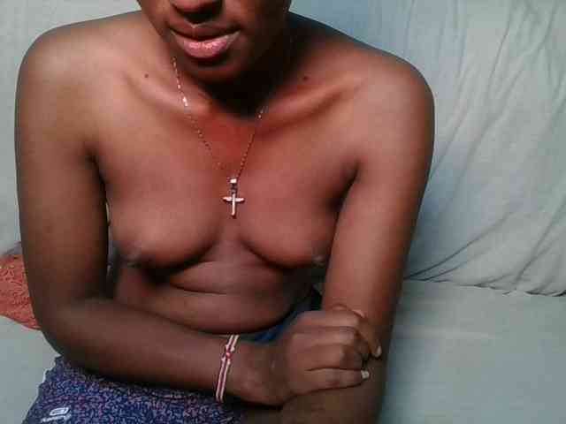 Brunnette-blonde webcam