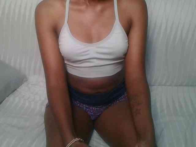 Brunnette-blonde webcam