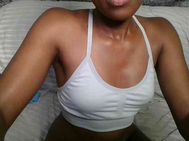 Brunnette-blonde webcam