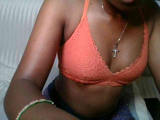 Brunnette-blonde webcam