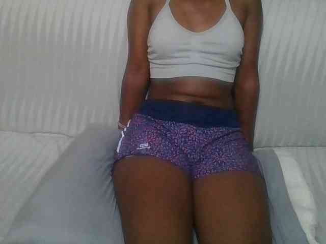 Brunnette-blonde webcam