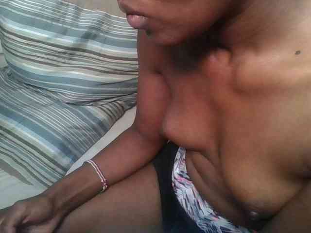 Brunnette-blonde webcam