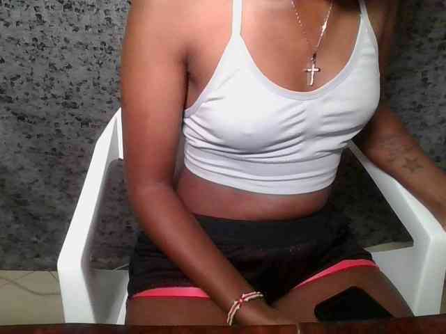 Brunnette-blonde webcam