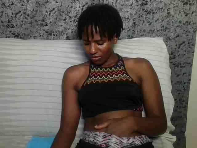 Brunnette-blonde webcam