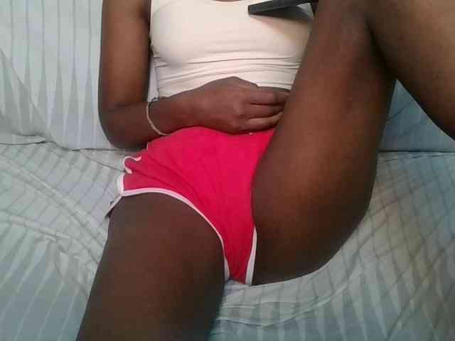 Brunnette-blonde webcam