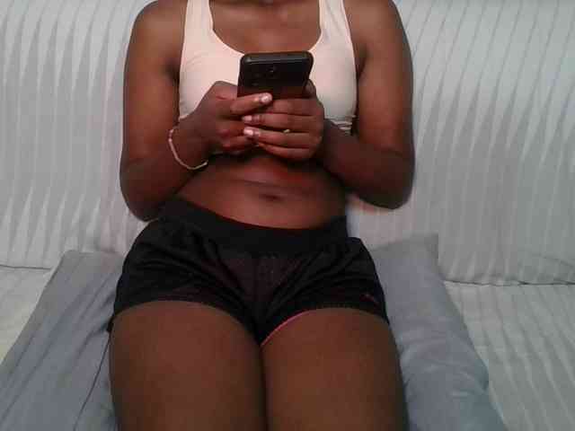 Brunnette-blonde webcam