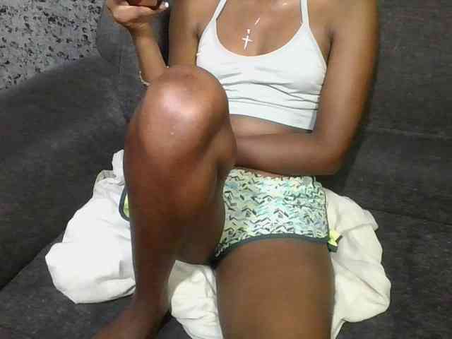 Brunnette-blonde webcam