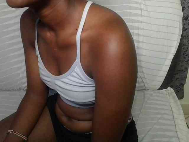 Brunnette-blonde webcam