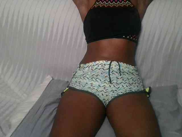 Brunnette-blonde webcam