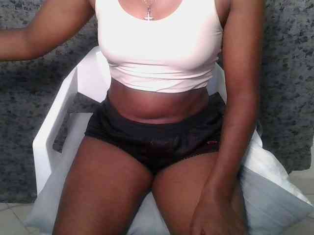 Brunnette-blonde webcam