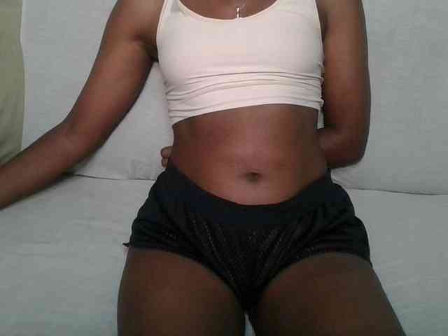 Brunnette-blonde webcam