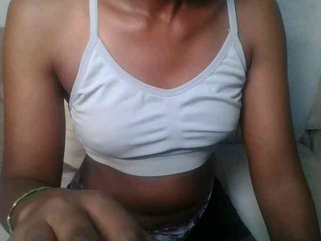 Brunnette-blonde webcam