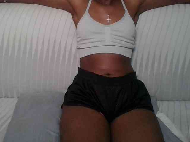 Brunnette-blonde webcam