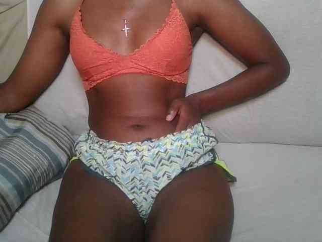 Brunnette-blonde webcam