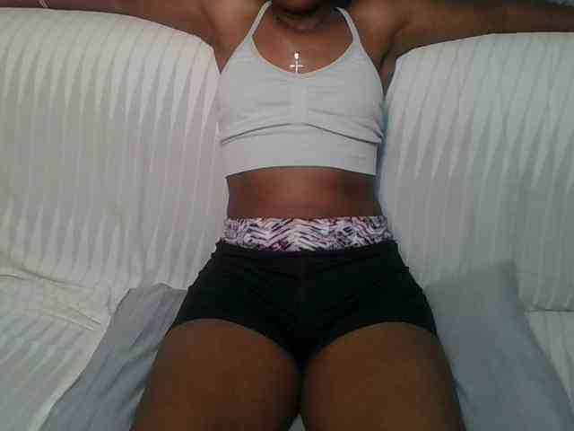 Brunnette-blonde webcam