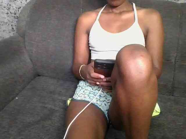 Brunnette-blonde webcam