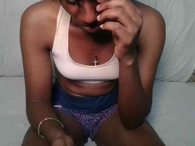 Brunnette-blonde webcam