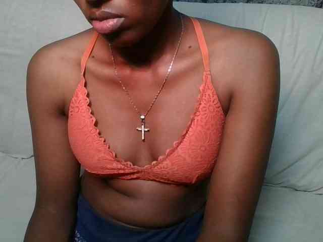 Brunnette-blonde webcam