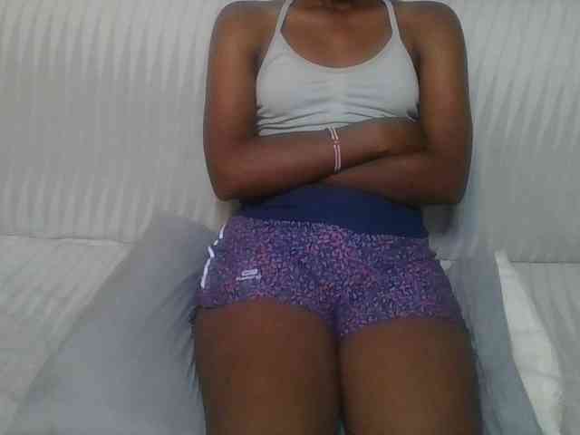 Brunnette-blonde webcam