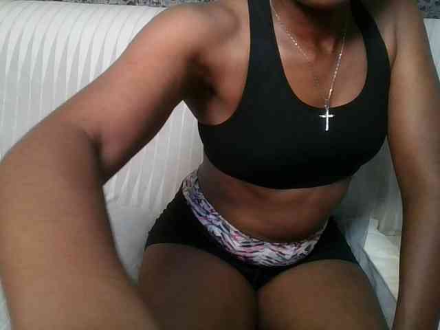 Brunnette-blonde webcam