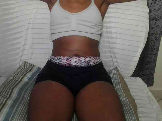 Brunnette-blonde webcam