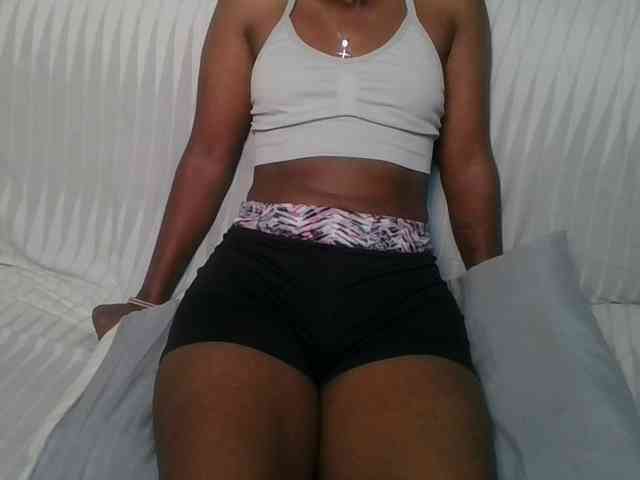 Brunnette-blonde webcam