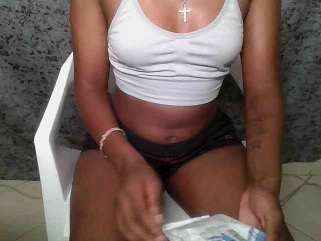 Brunnette-blonde webcam