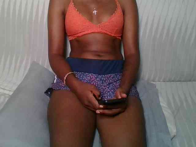 Brunnette-blonde webcam