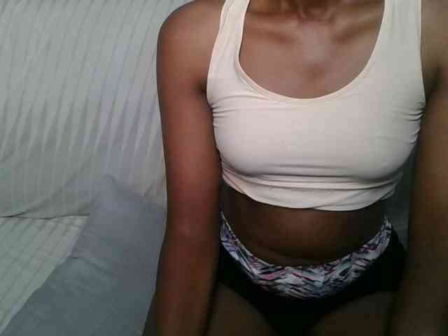 Brunnette-blonde webcam