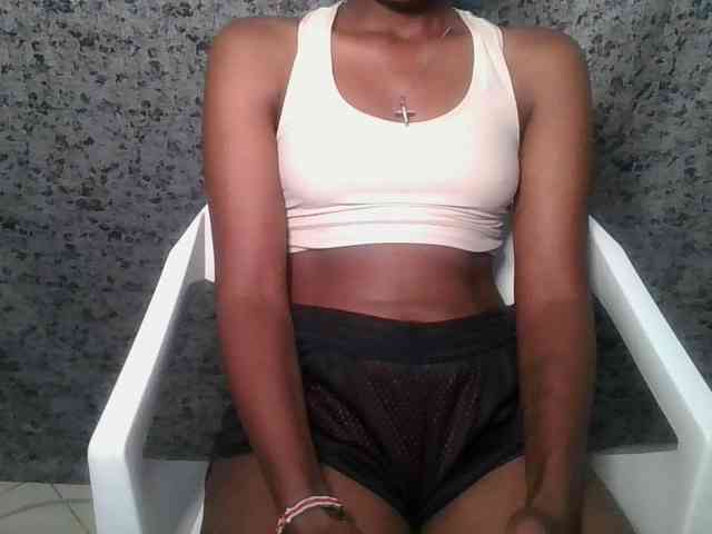 Brunnette-blonde webcam