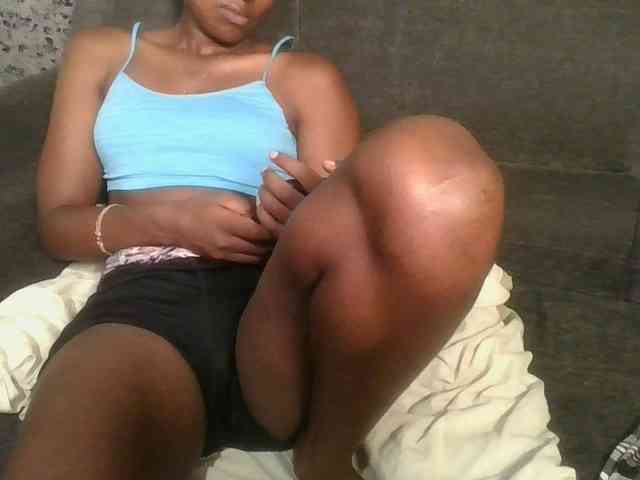 Brunnette-blonde webcam