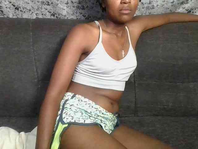 Brunnette-blonde webcam