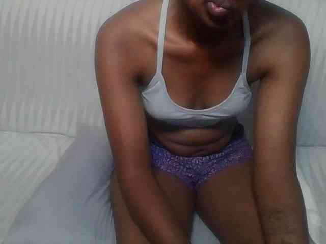 Brunnette-blonde webcam