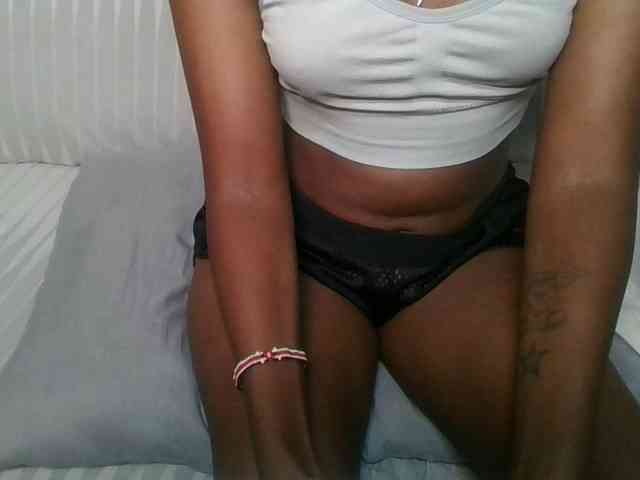 Brunnette-blonde webcam