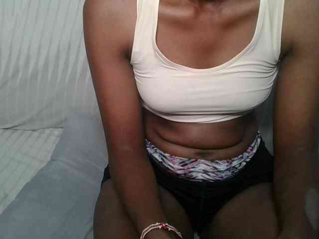 Brunnette-blonde webcam